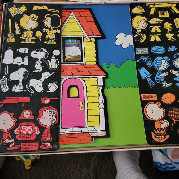 Peanuts Colorform Playset - Picture 2 of 5